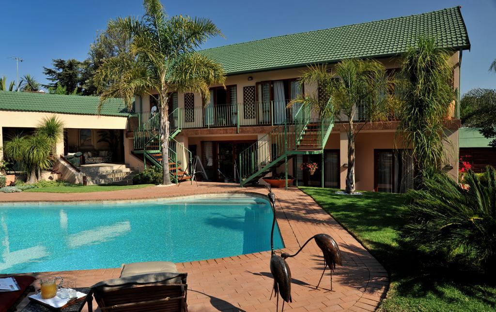 Claires of Sandton Luxury Guest House Johannesbourg Extérieur photo