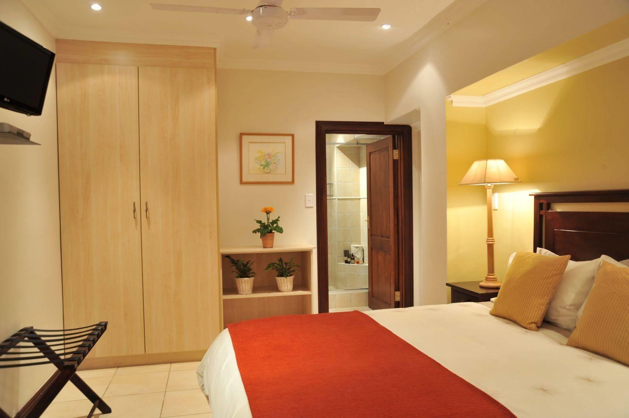 Claires of Sandton Luxury Guest House Johannesbourg Extérieur photo