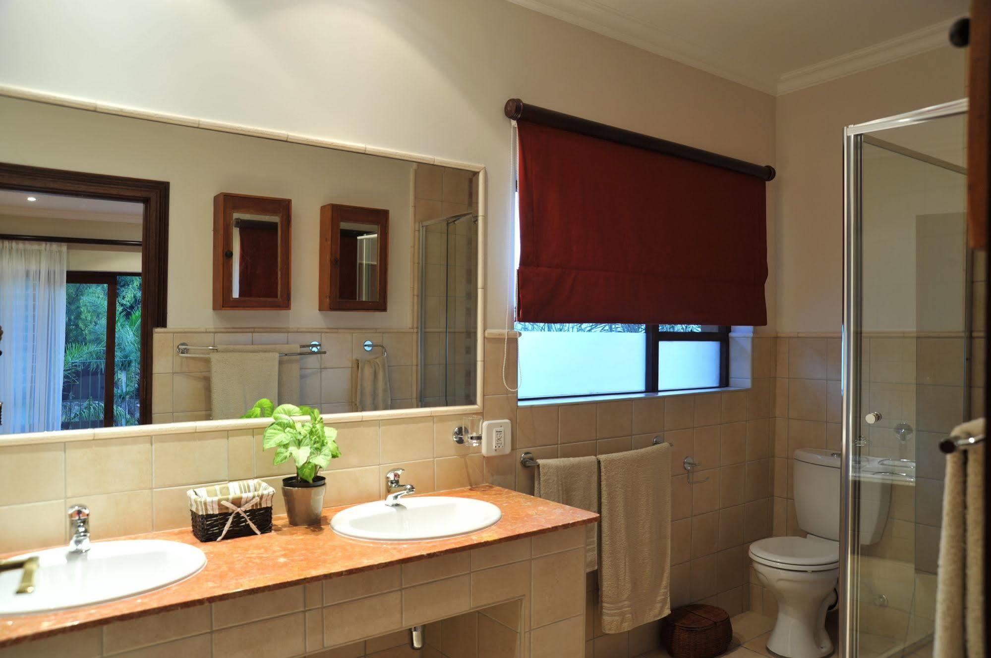 Claires of Sandton Luxury Guest House Johannesbourg Extérieur photo