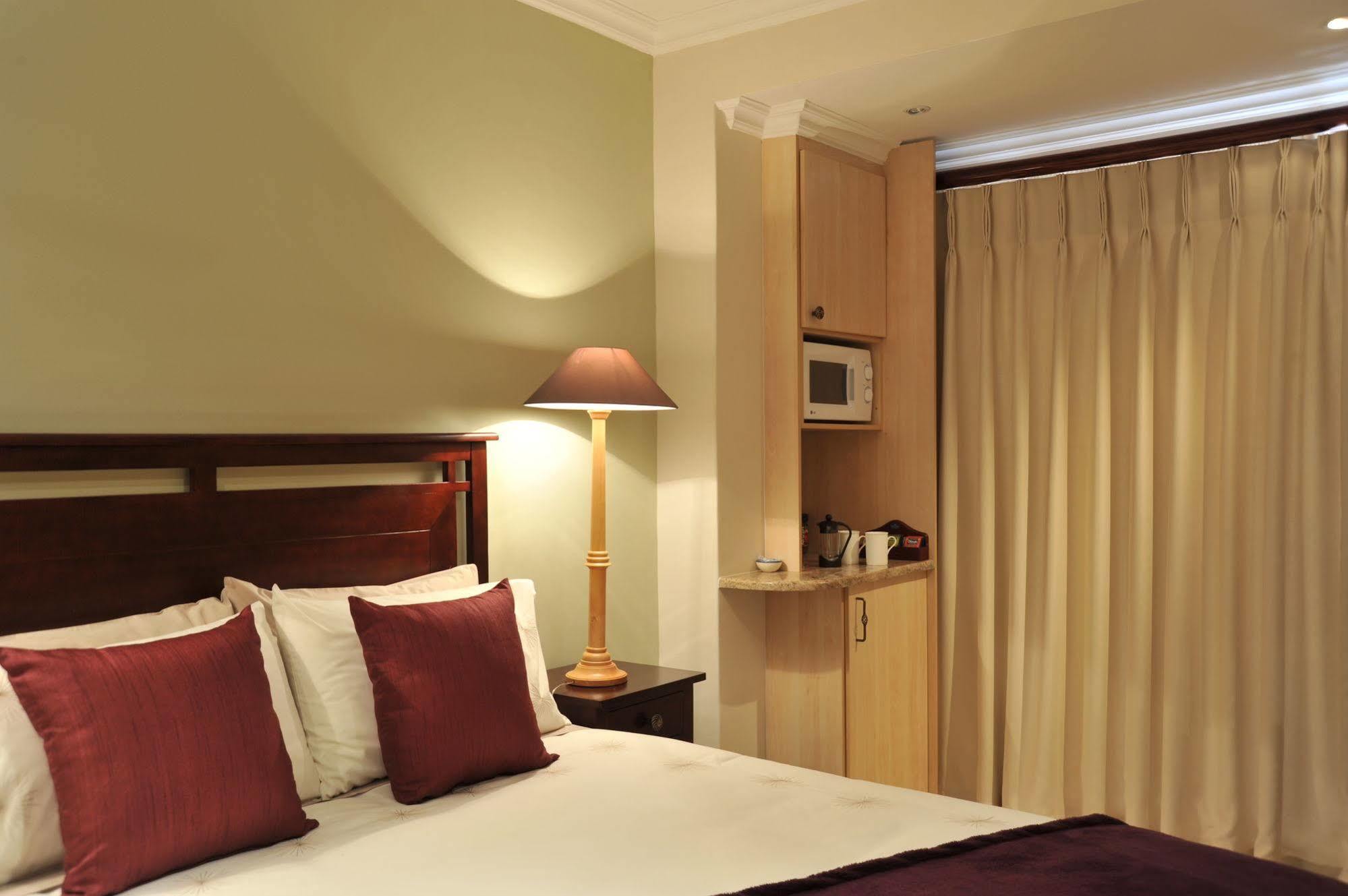Claires of Sandton Luxury Guest House Johannesbourg Extérieur photo