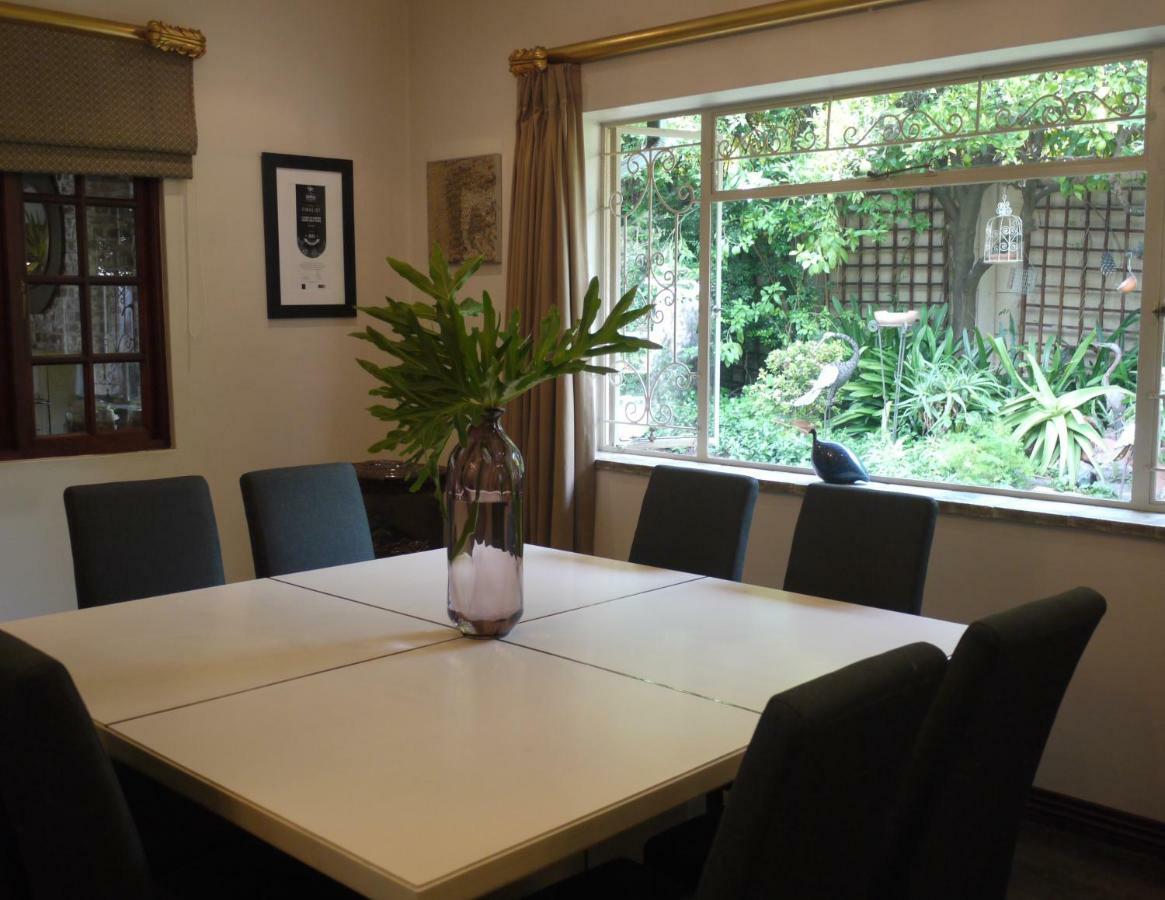 Claires of Sandton Luxury Guest House Johannesbourg Extérieur photo
