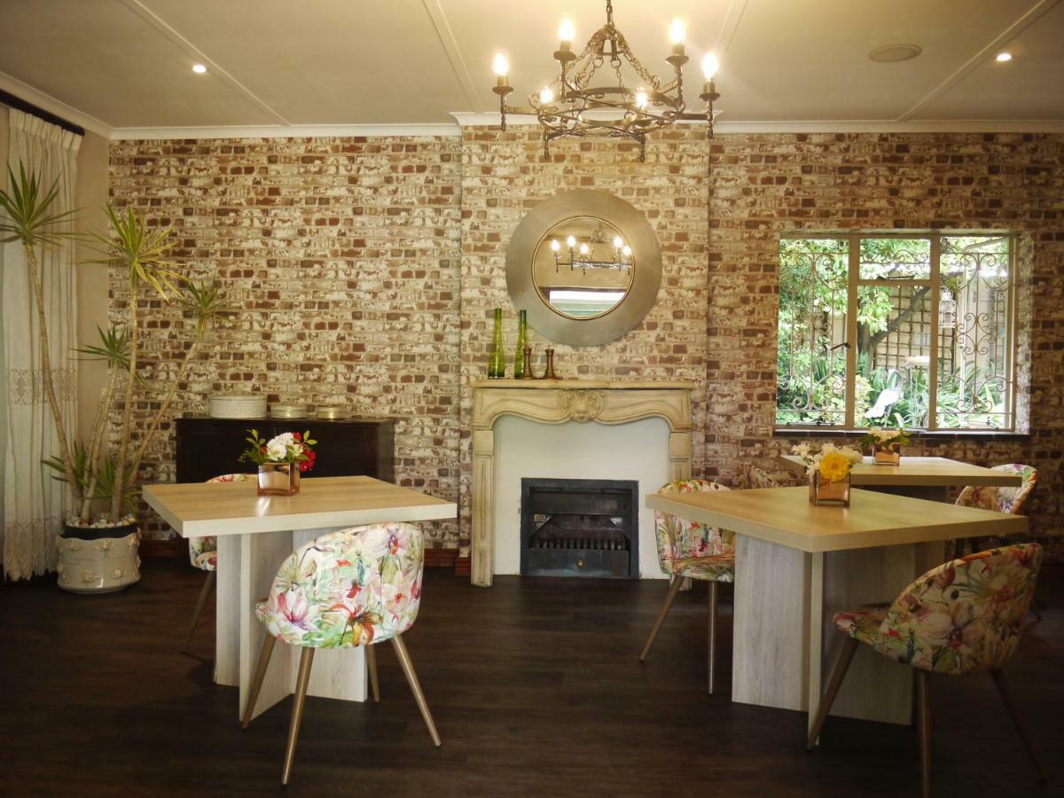 Claires of Sandton Luxury Guest House Johannesbourg Extérieur photo